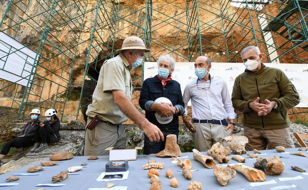 Los codirectores de Atapuerca han mostrado los resultados de la campaña. 