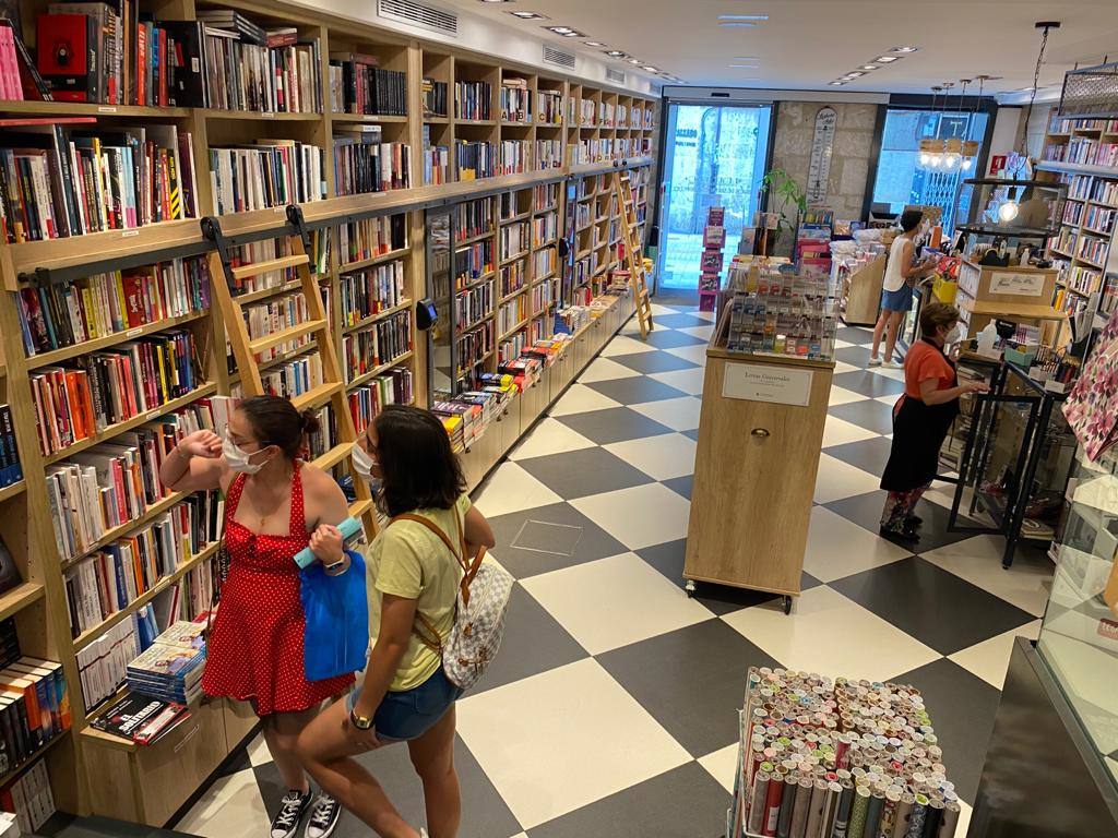 Fotos: Los burgaleses celebran el Día del Libro que les robó la pandemia