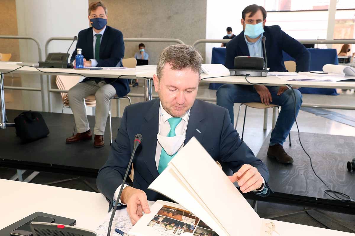 Fotos: Homenaje a Javier Lacalle en su último pleno en Burgos