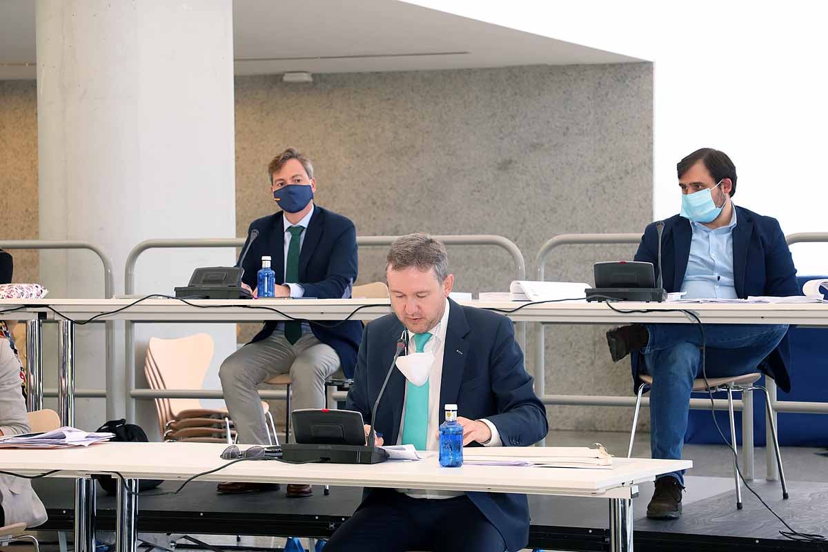 Fotos: Homenaje a Javier Lacalle en su último pleno en Burgos