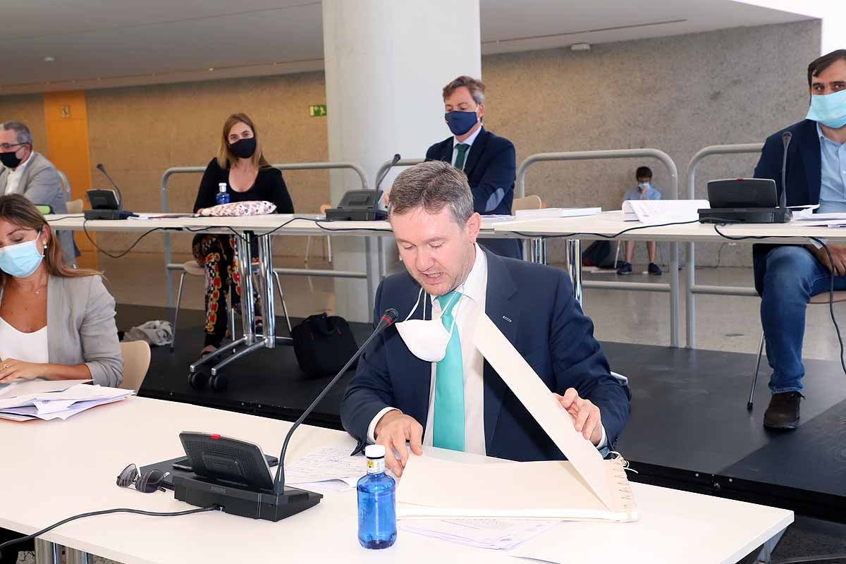 Fotos: Homenaje a Javier Lacalle en su último pleno en Burgos