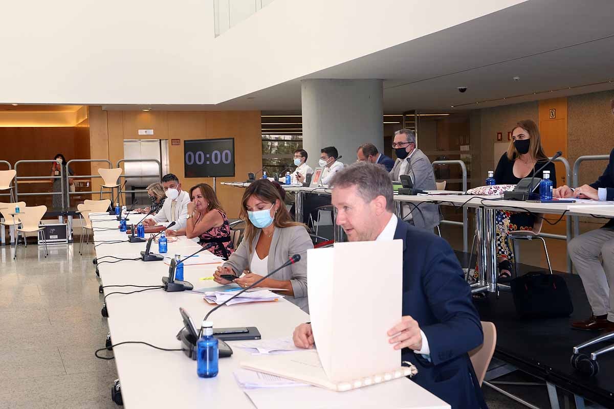 Fotos: Homenaje a Javier Lacalle en su último pleno en Burgos