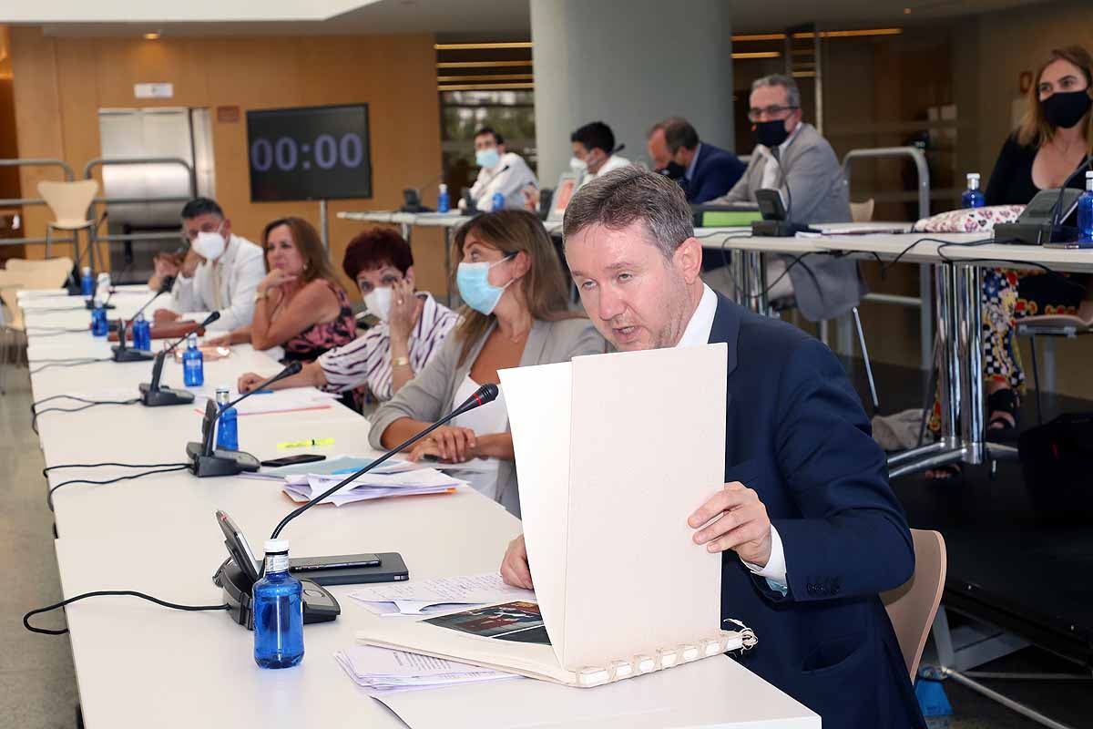 Fotos: Homenaje a Javier Lacalle en su último pleno en Burgos