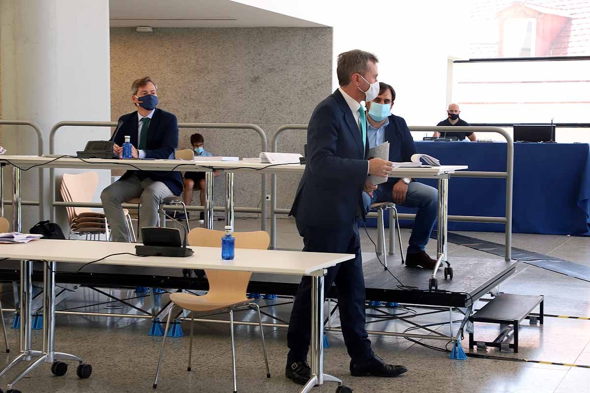 Fotos: Homenaje a Javier Lacalle en su último pleno en Burgos