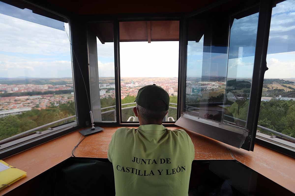 Fotos: Centinelas de fuegos, los ojos que velan para frenar los incendios forestales en Burgos