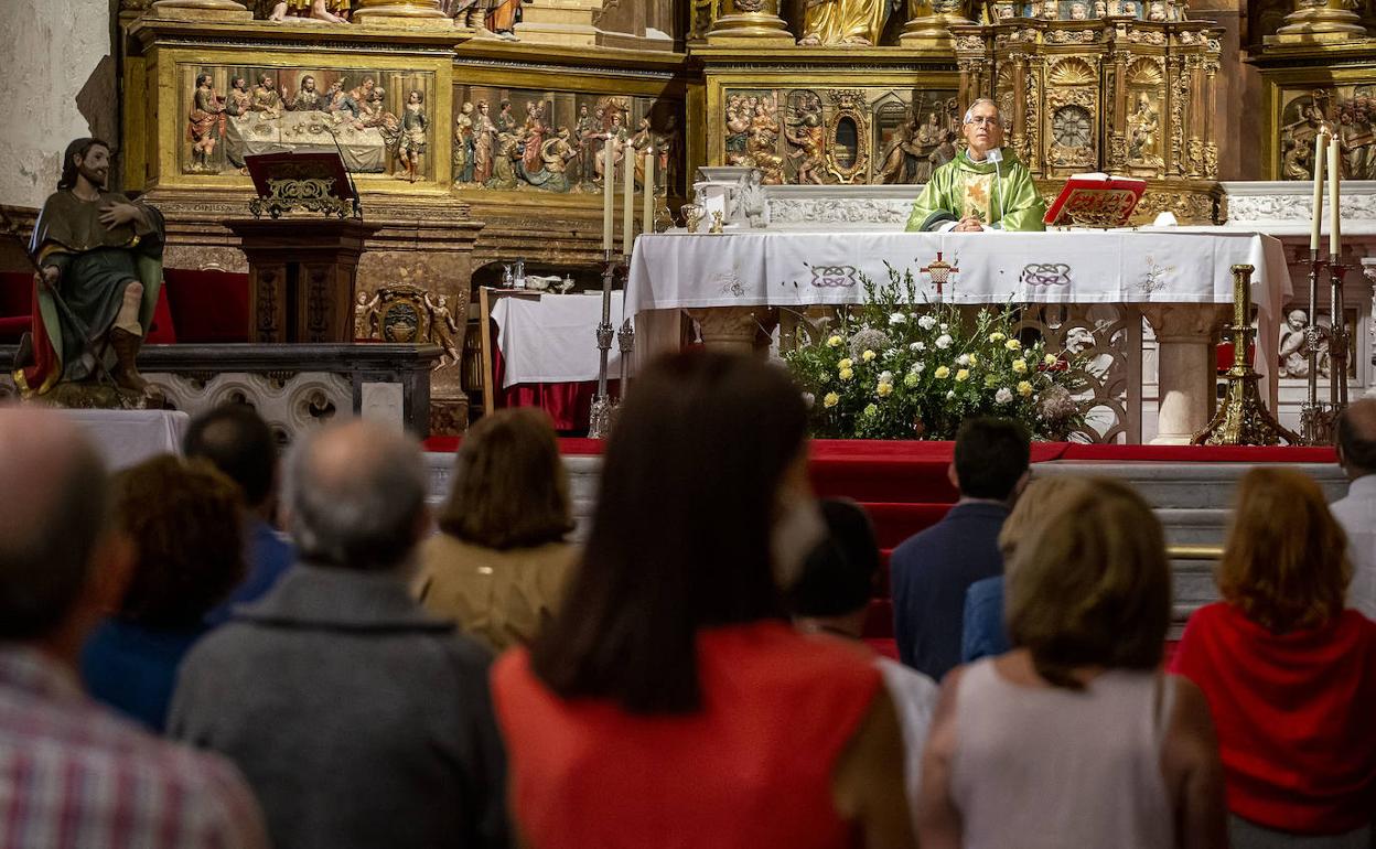 La celebración religiosa ha estado presidida por Juan Álvarez Quevedo.