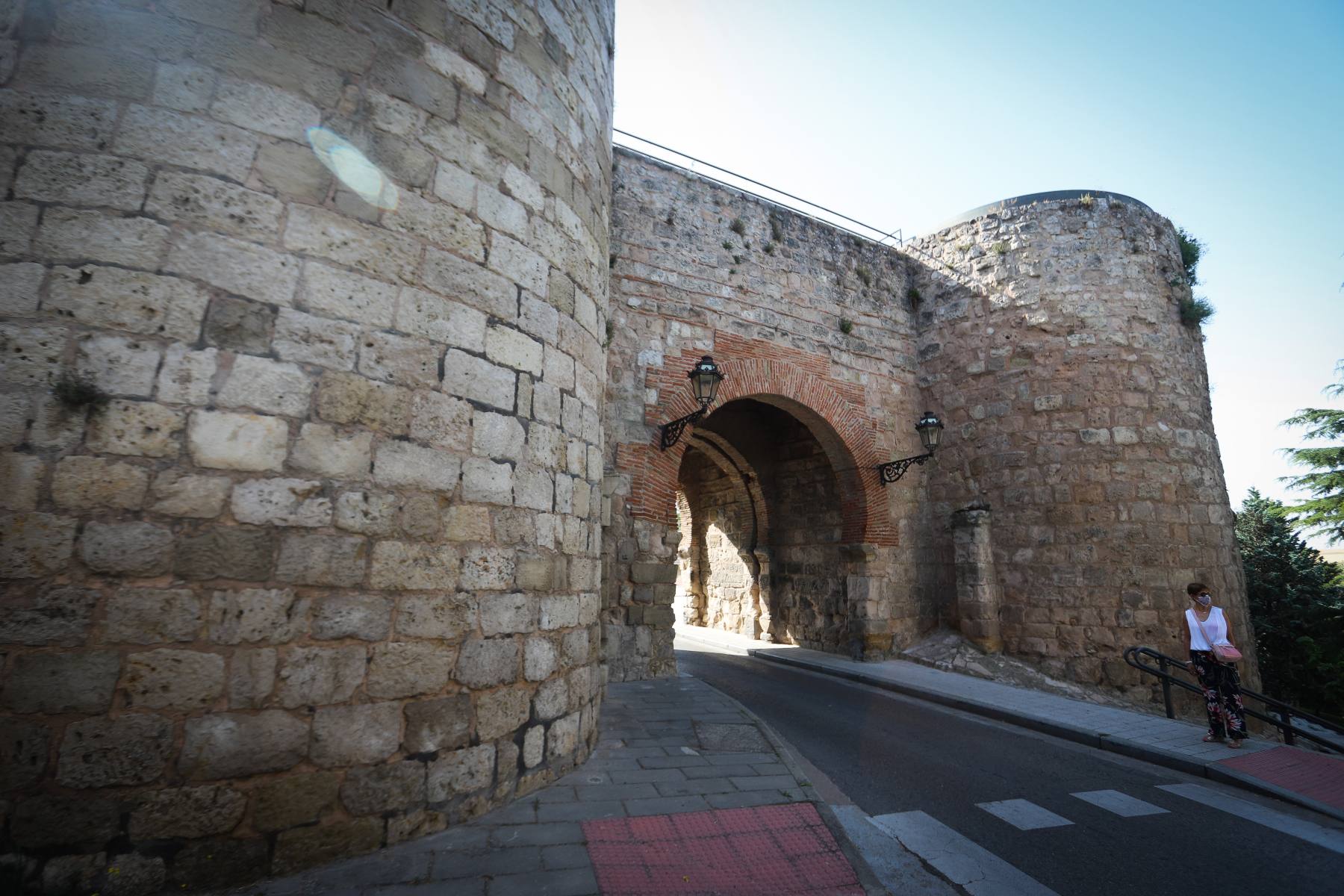 El Arco de San Martín es una de las puertas más antiguas de la ciudad medieval. De estilo mudéjar, suponía la salida de la urbe en dirección a Santiago de Compostela.