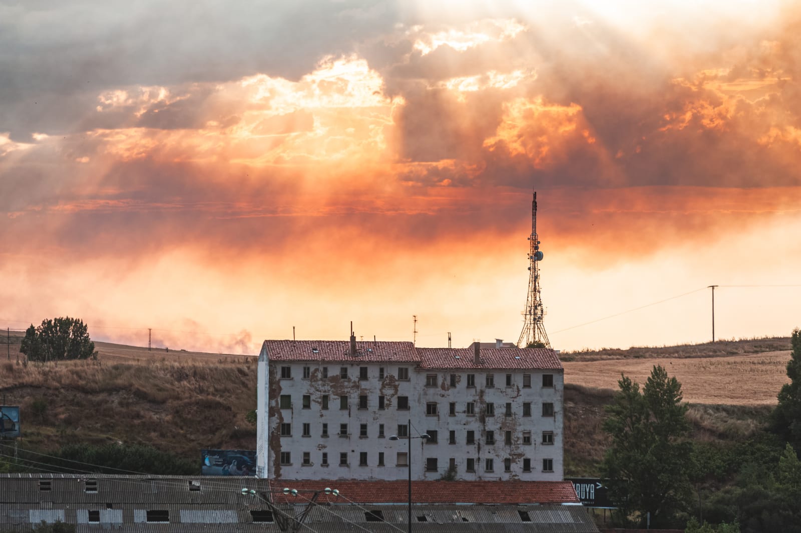 Fotos: Un incendio en Villagonzalo-Pedernales activa las alarmas en Burgos