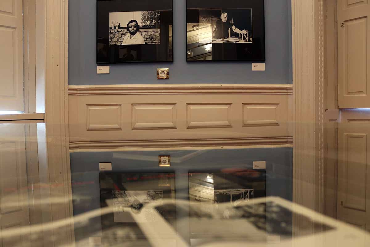 La muestra se puede visitar en el Palacio de la Isla de Burgos hasta el 30 de octubre | Se compone de 56 retratos literarios realizados en blanco y negro.