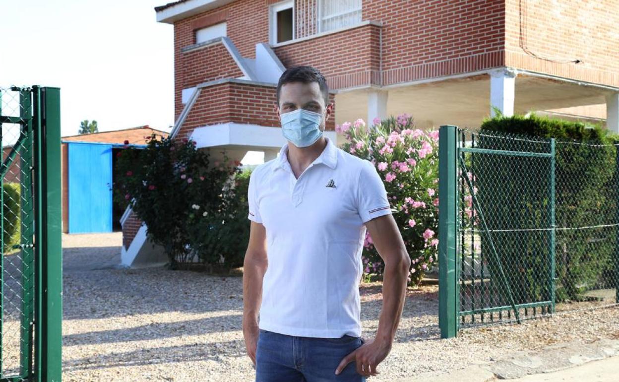 José María González, en su vivienda de Palencia.