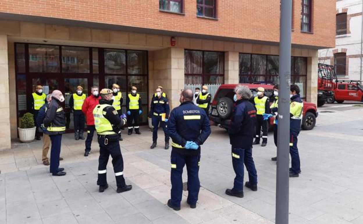 La UME estuvo trabajando con efectivos burgaleses en la desinfección de la residencia durante la primera ola.