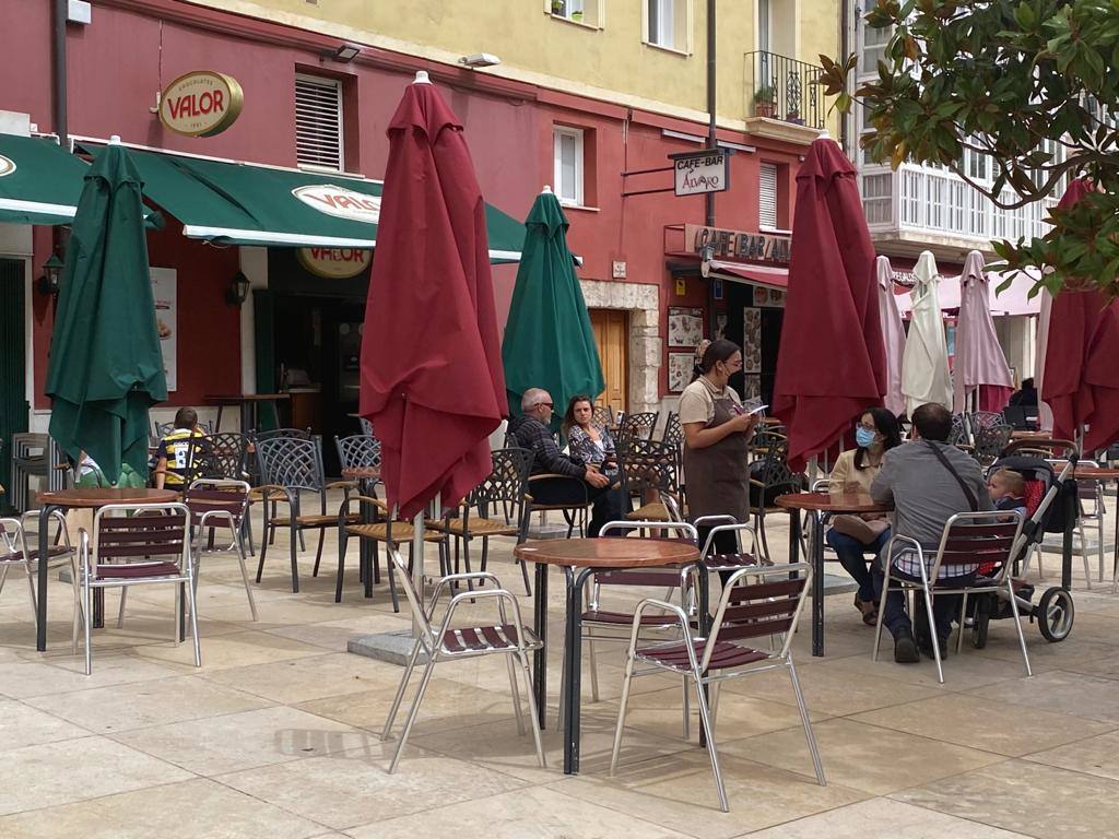 Fotos: Primer día de prohibición de fumar sin distancia de seguridad en Burgos