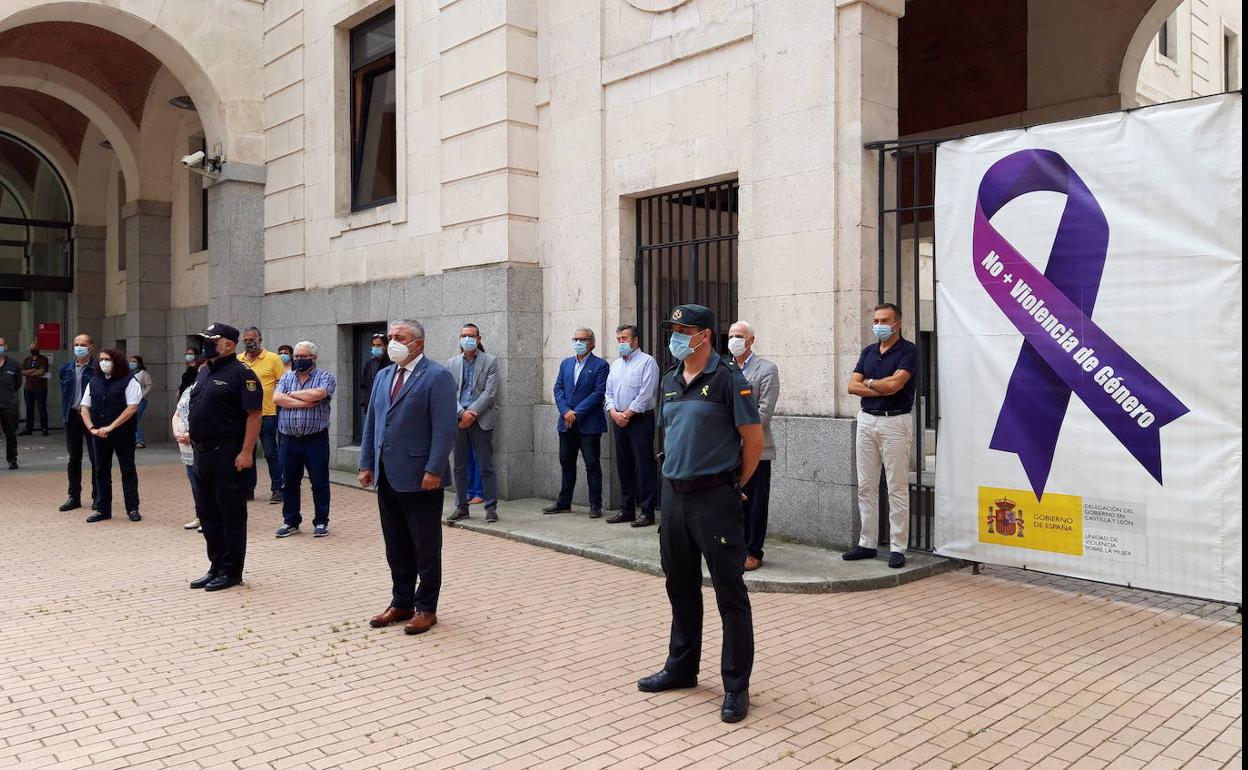 Imagen de la concentración de condena ante el último asesinato machista en Segovia celebrada en la capital burgalesa.