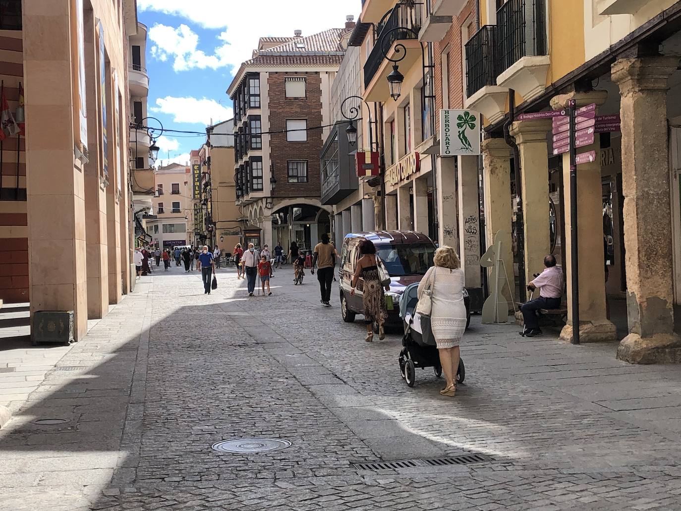 Fotos: Aranda de Duero retoma el pulso de la calle