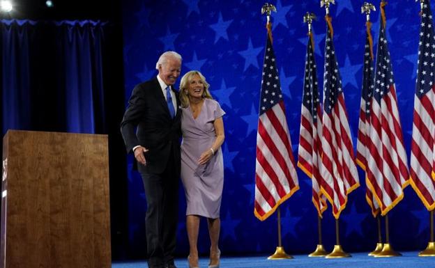 Joe Biden junto a su esposa 