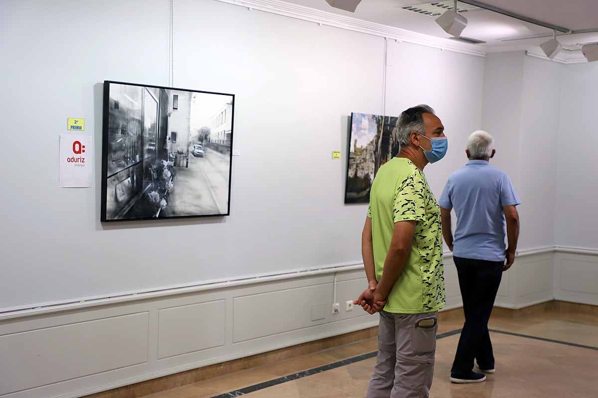 Fotos: Nuevas &#039;versiones&#039; de Frías cuelgan de la sala de exposiciones del Teatro Principal