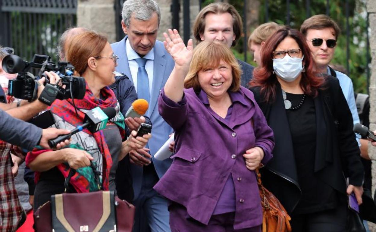 La Nobel de Literatura SvetlanaAlexiévich desafía a Lukashenko