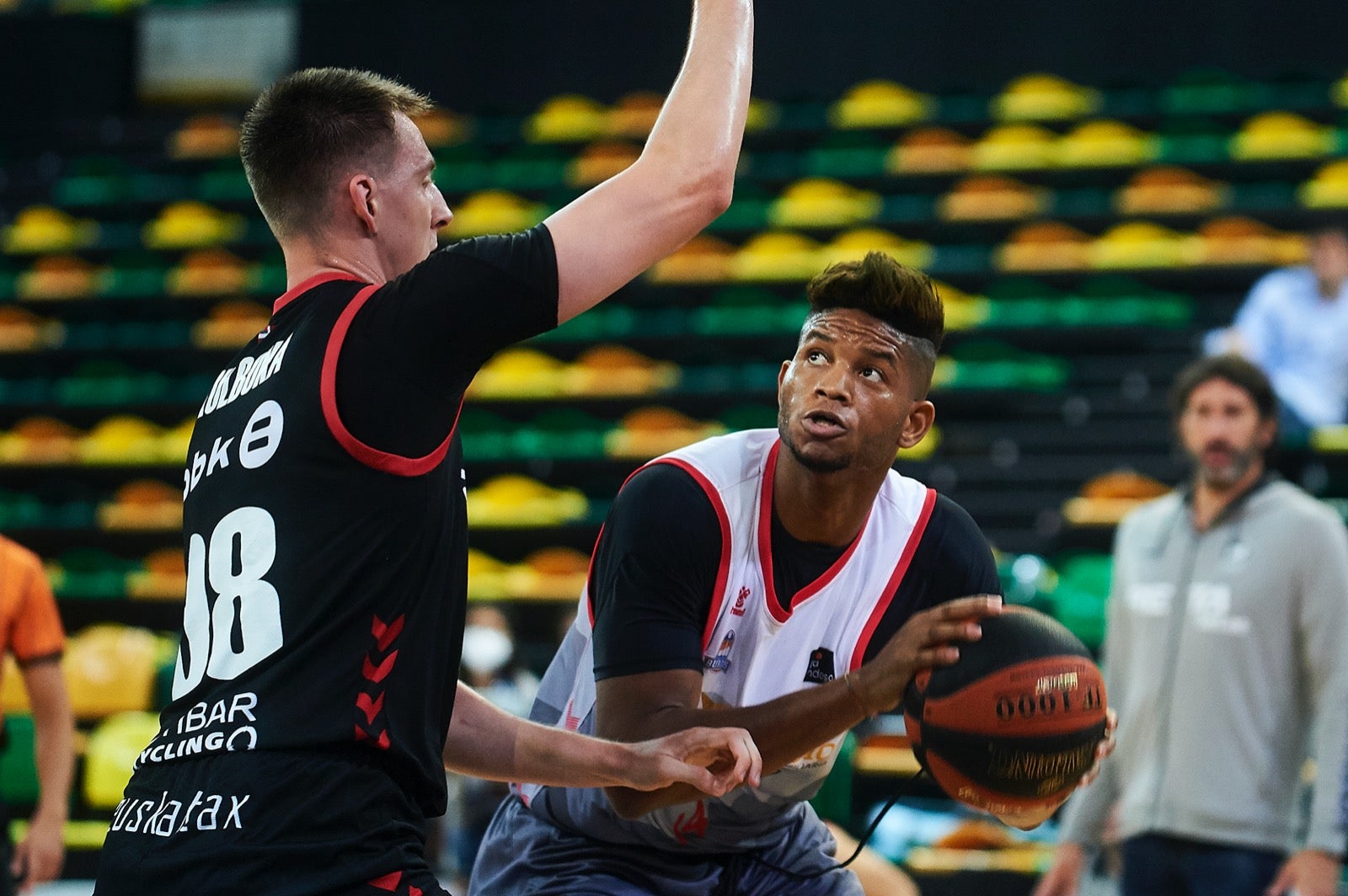 Fotos: El San Pablo Burgos se lleva a casa el tercer triunfo de la pretemporada