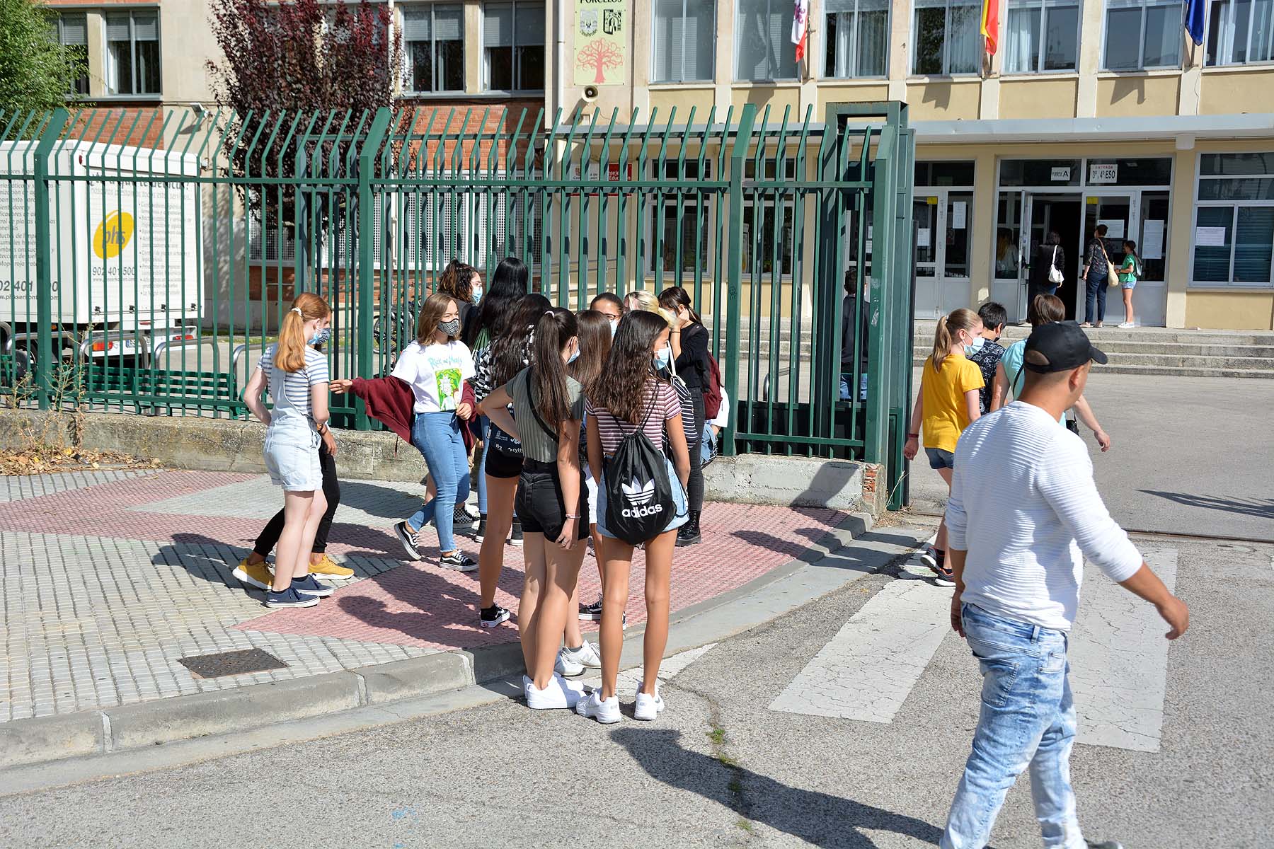 El trasiego de estudiantes ha sido una constante durante toda la mañana. 