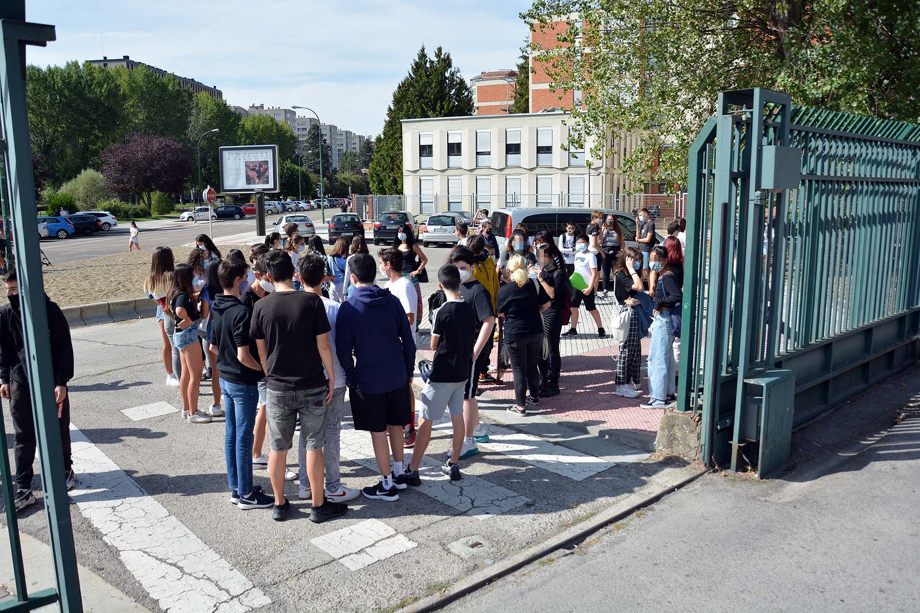 El trasiego de estudiantes ha sido una constante durante toda la mañana. 