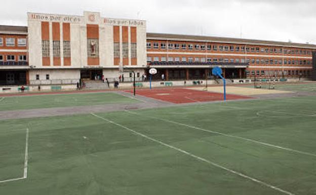 El colegio El Círculo de Burgos cierra un aula de Infantil por el positivo en covid de un alumno