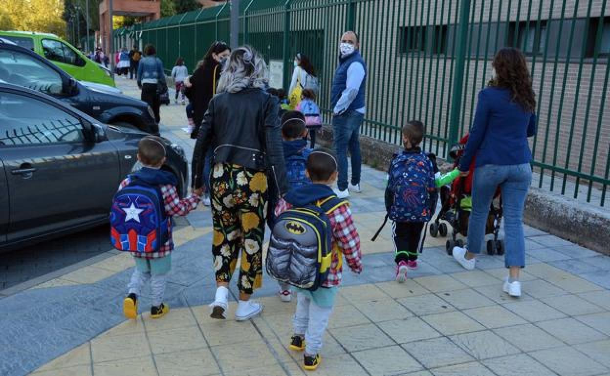 Imagen del primer día de colegio hace cuatro días en Burgos.