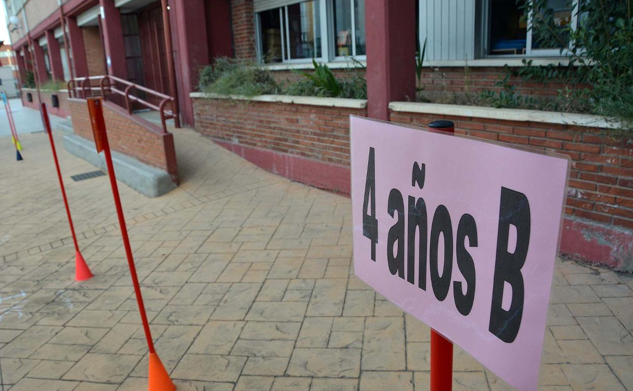 El protocolo marca que ante un positivo en el aula, alumnos y profesor se van a aislamiento.