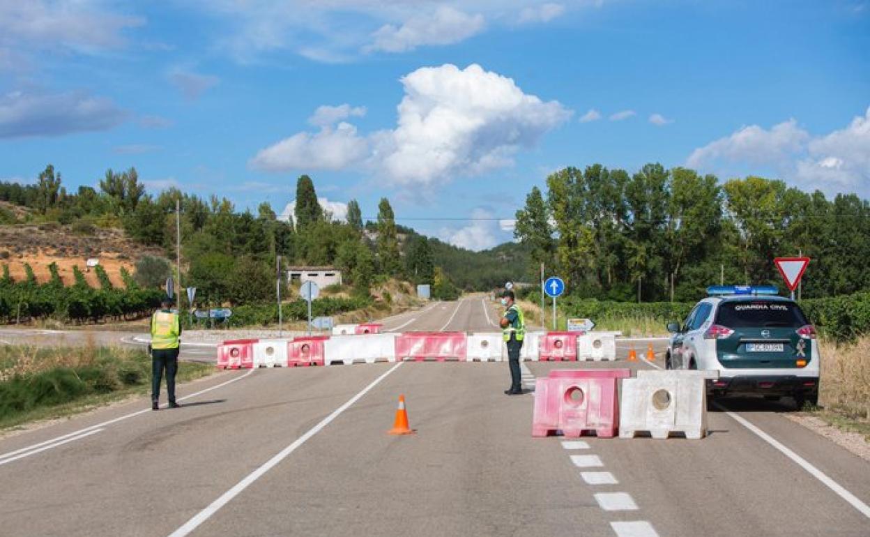 La Guardia Civil ha cerrado la BU-130, lo que obliga a dar un rodeo a repartidores, comerciantes o transportistas.