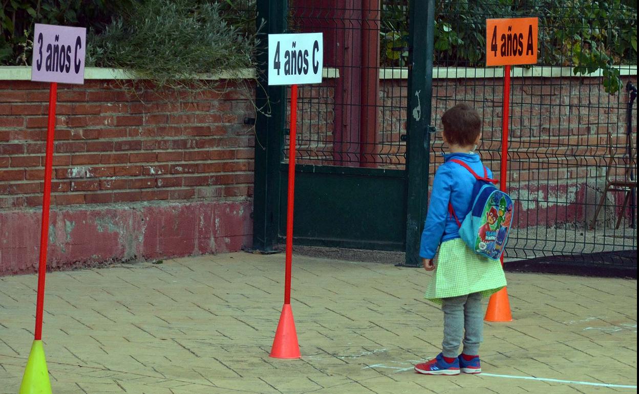 Los niños han vuelto a las aulas, donde se han empezado a detectar casos externos pero que obligan a poner en cuarentena a los grupos.