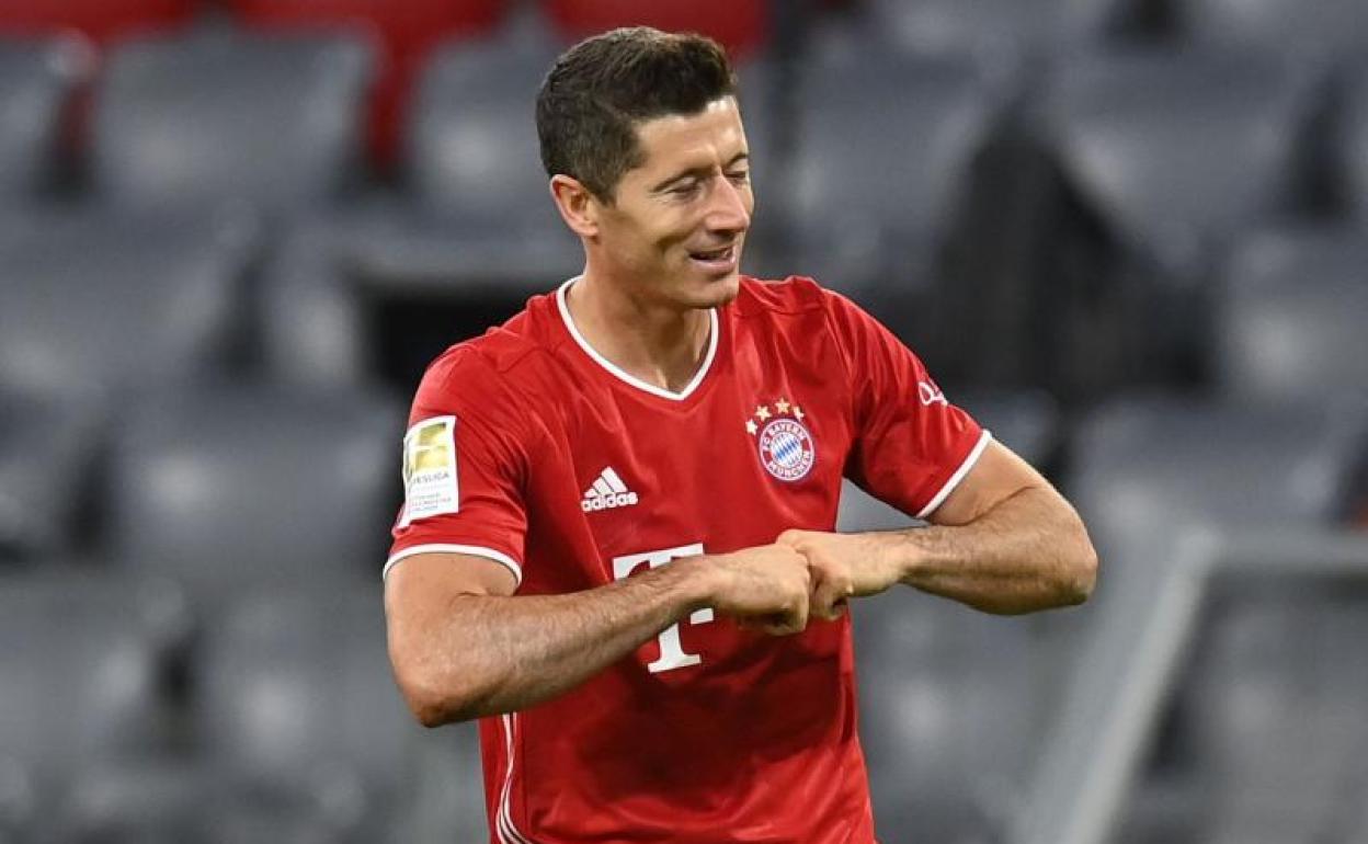 Robert Lewandowski celebra un gol con el Bayern. 