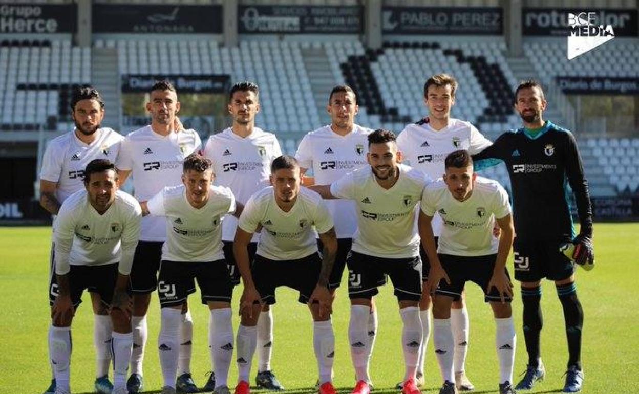 El once inicial del Burgos CF al comienzo del partido.