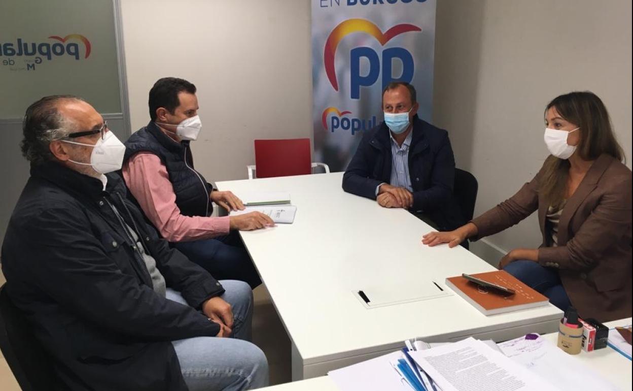 Blasco se ha reunido con la directiva de la AECC en Burgos.