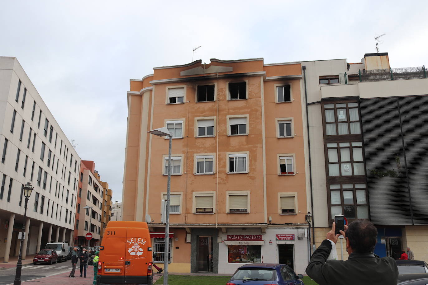 Fotos: Un incendio en una vivienda de Burgos acaba con un fallecido y tres heridos