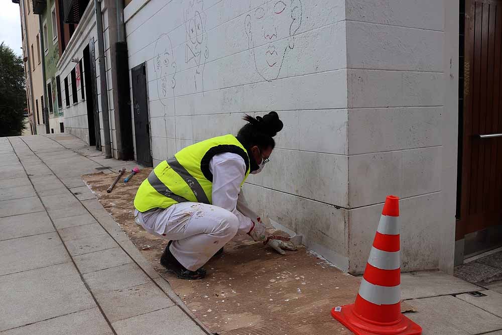 Fotos: Las brigadas del Plan de Empleo estarán limpiando y adecentando Burgos hasta febrero