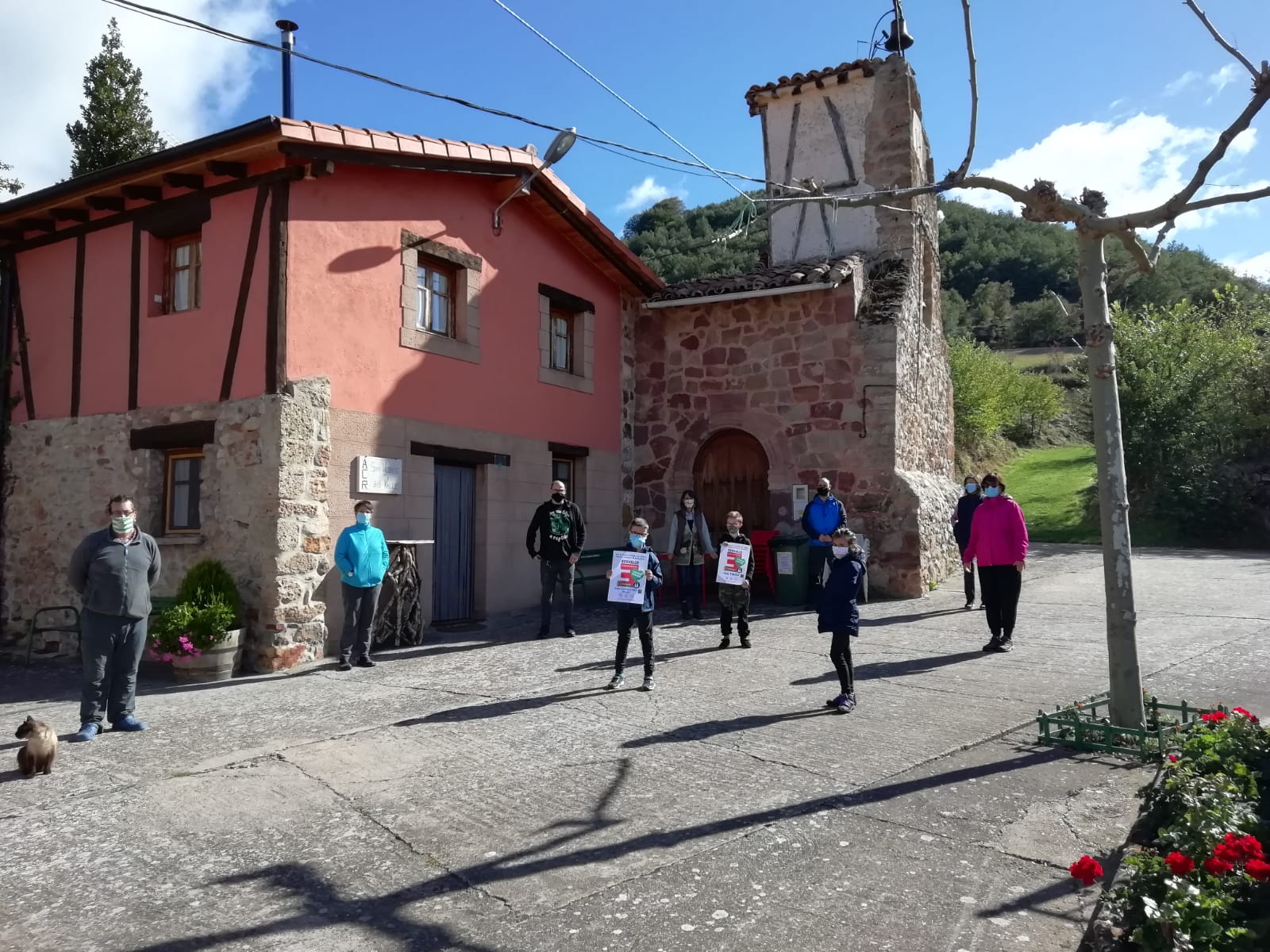 Fotos: Los pueblos burgaleses responden a la concentración nacional en defensa de la sanidad rural