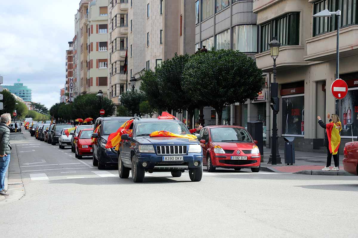 Fotos: Imágenes de la caravana de Vox en Burgos