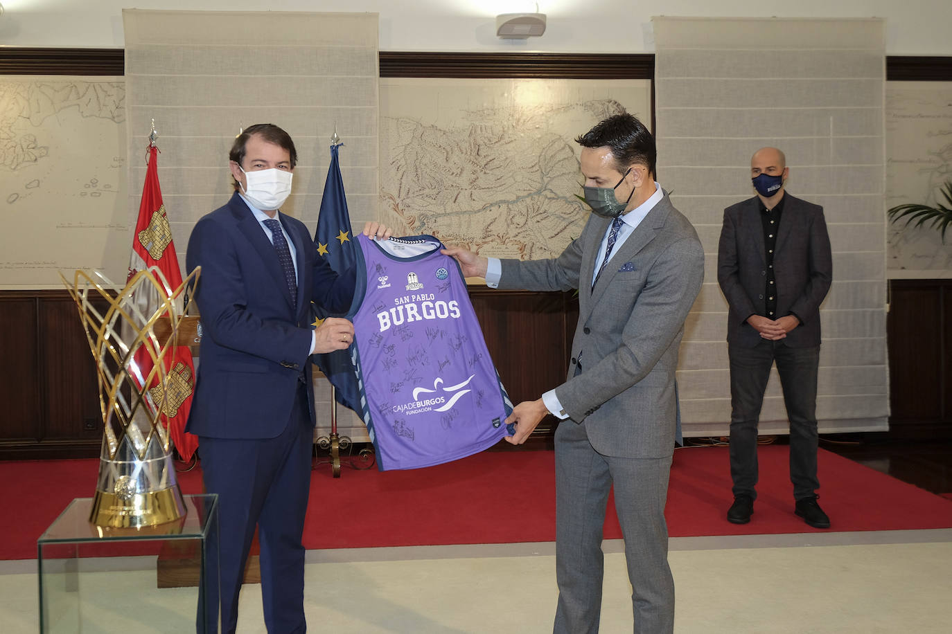 Fotos: Mañueco recibe a los campeones de Europa