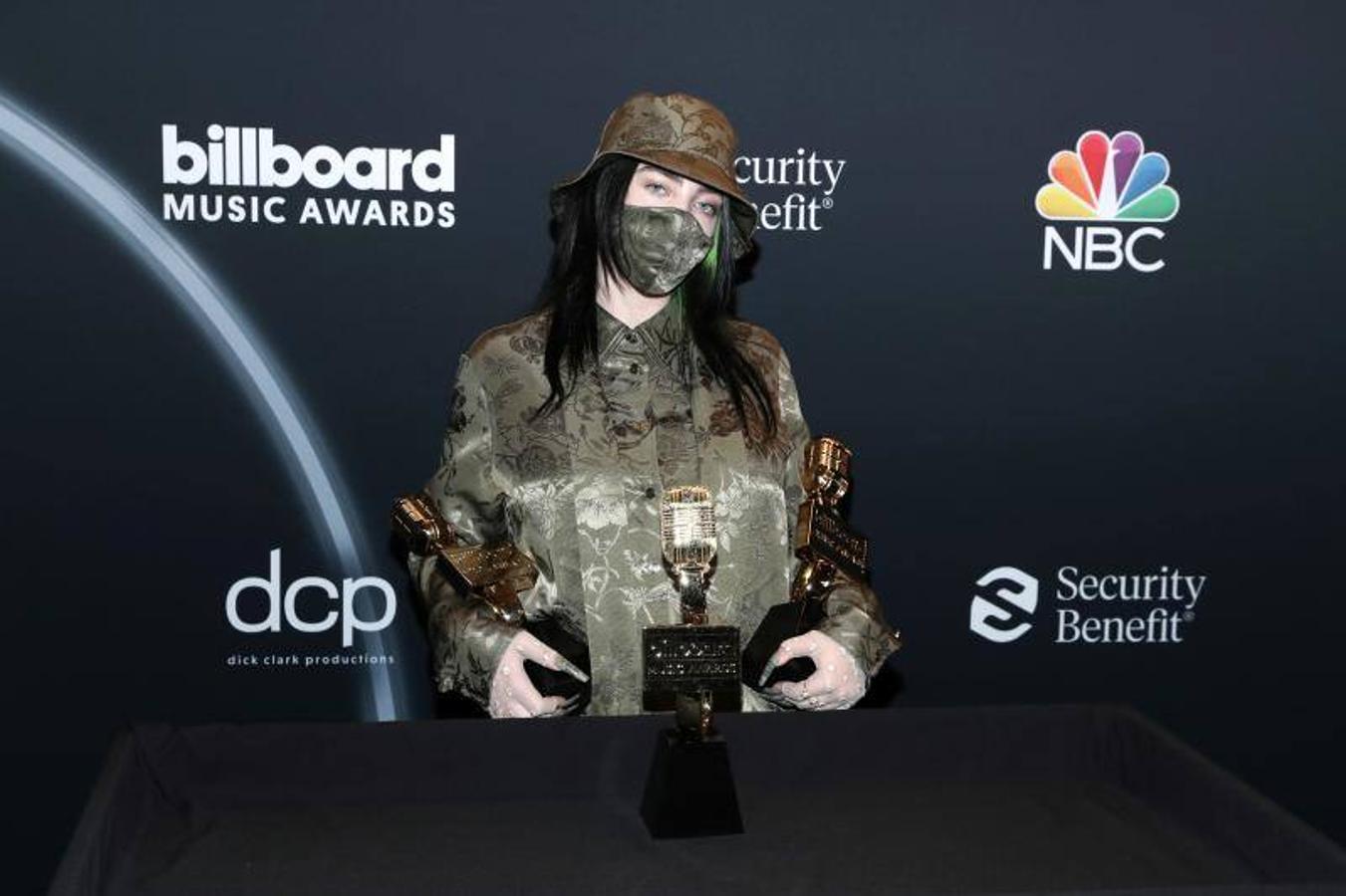 Billie Eilish se llevó el premio a la mejor artista femenina, al artista nuevo y al álbum más exitoso para su aclamado 'When We All Fall Asleep, Where Do We Go?'