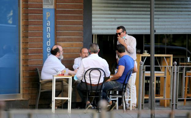 Prohibido el consumo en barra y fumar en terrazas en toda Castilla y León