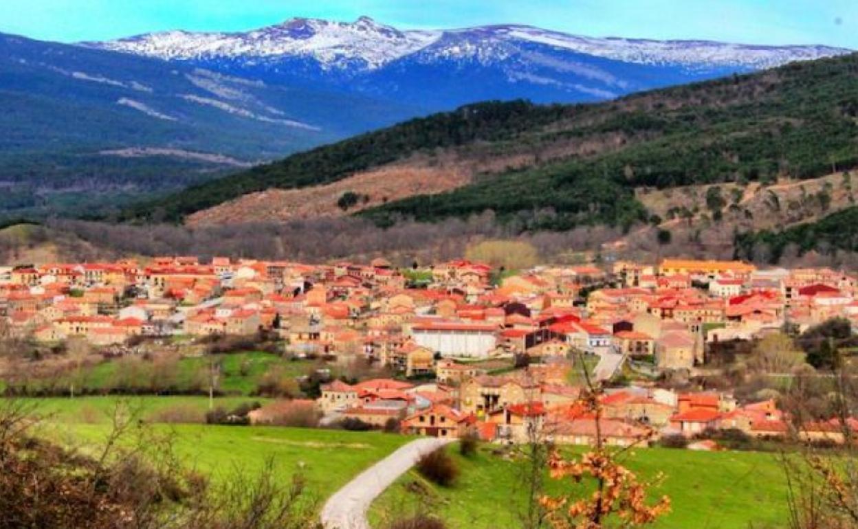 Vista de Canicosa de la Sierra, un pueblo en el que se aprecia más movimiento este otoño que en años anteriores. 