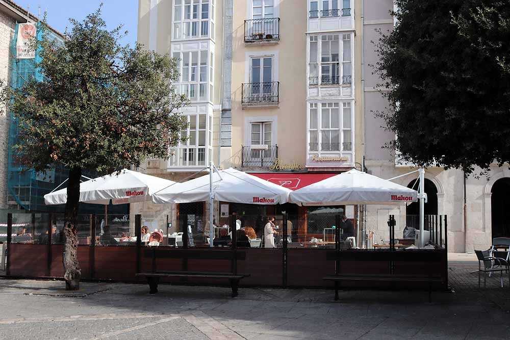 Fotos: Sábado de tapeo y ocio sin barra de bar y con frío en las terrazas