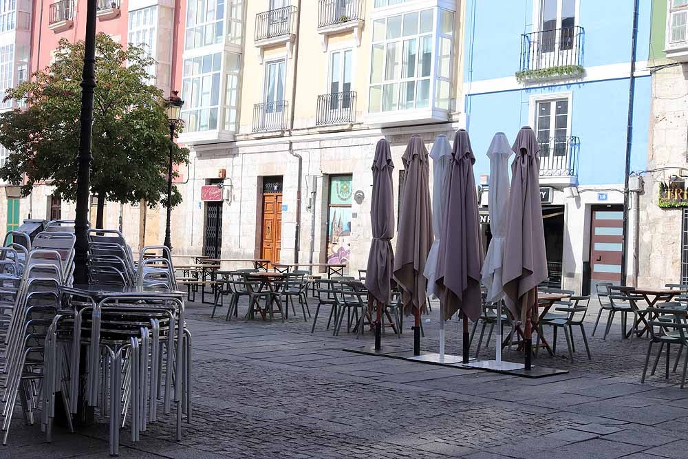 Fotos: Sábado de tapeo y ocio sin barra de bar y con frío en las terrazas