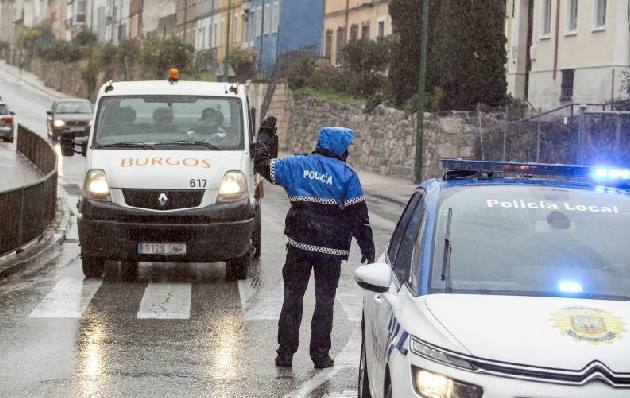 Controles de la Policía Local en el primer día de confinamiento en Burgos. 