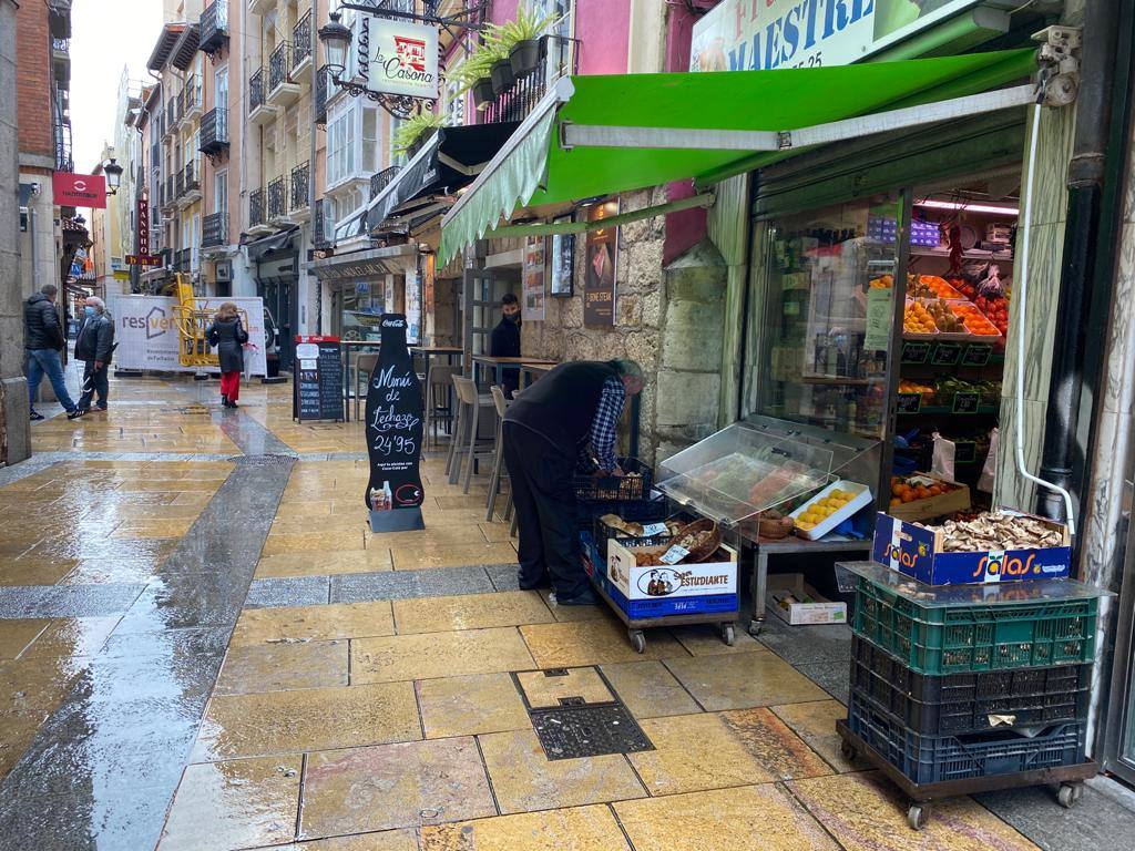 Fotos: La lluvia marca el primer día de confinamiento en Burgos