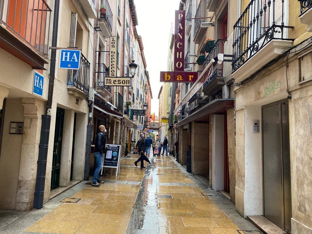 Fotos: La lluvia marca el primer día de confinamiento en Burgos