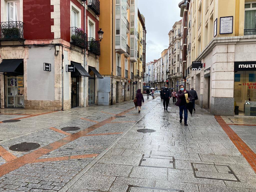 Fotos: La lluvia marca el primer día de confinamiento en Burgos