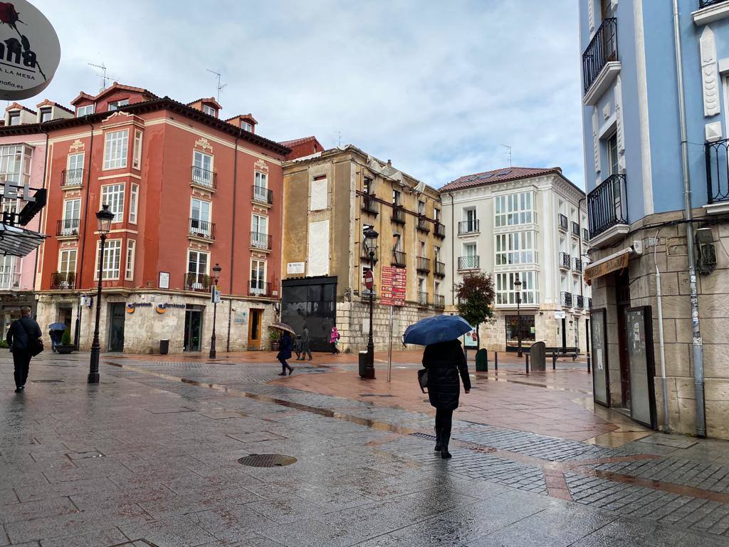 Fotos: La lluvia marca el primer día de confinamiento en Burgos