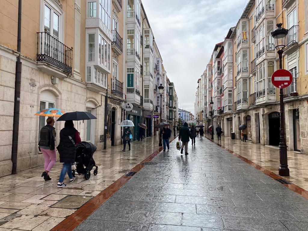 Fotos: La lluvia marca el primer día de confinamiento en Burgos