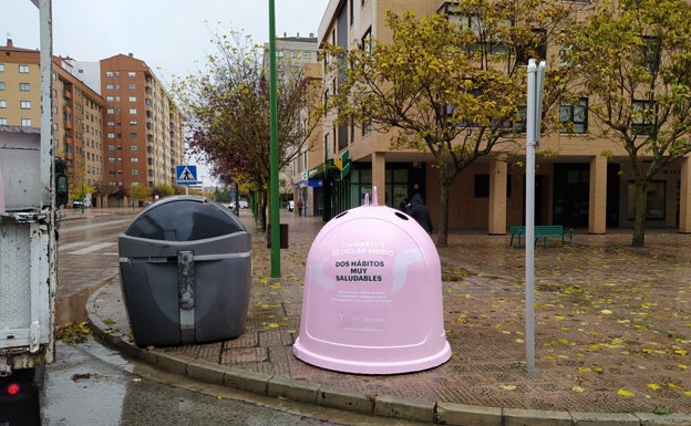 Uno de los contenedores rosa instalados en Burgos. 