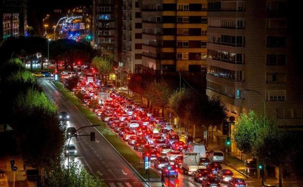 El Ayuntamiento de Burgos pide disculpas por los atascos y ajusta los controles durante el confinamiento